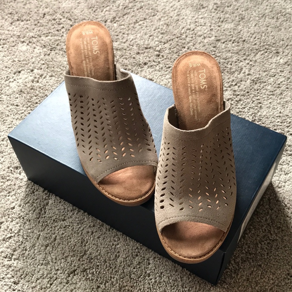 TOMS wedge mule grey suede 8.5